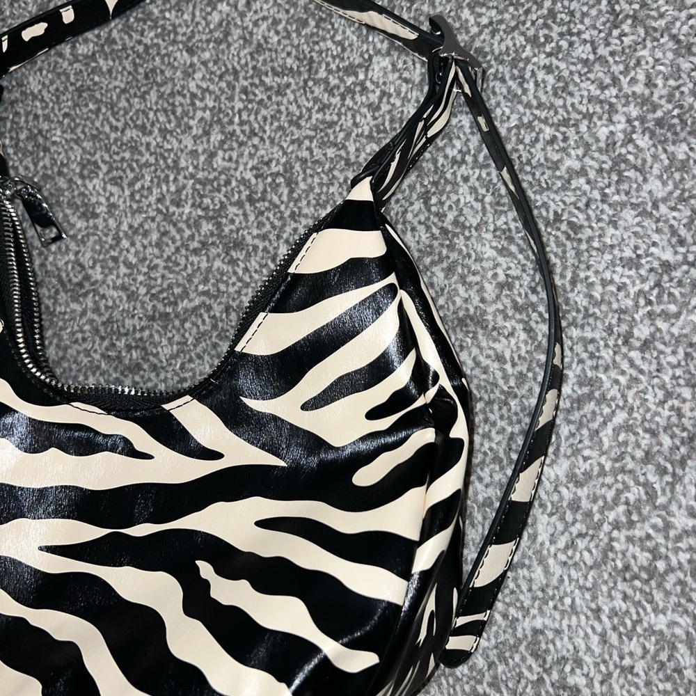 NA-KD NAKD Mini Rounded Bag - Picture 8 of 11